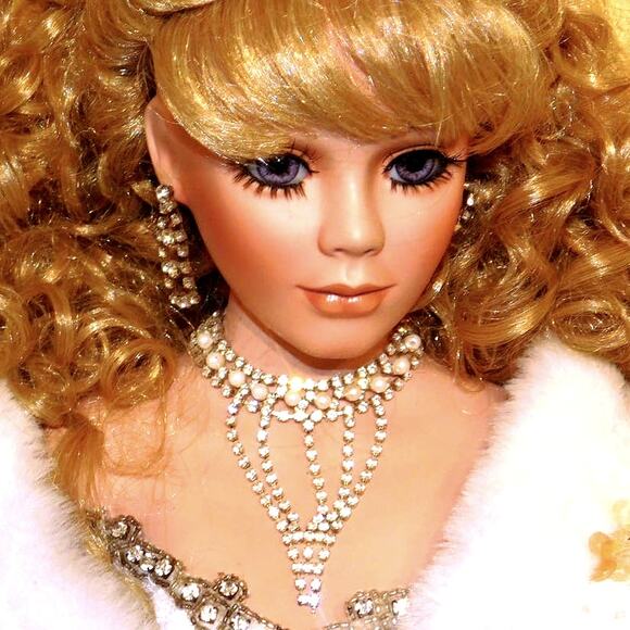 26" Danbury Mint Winter Bliss Wedding Veiled Bride Porcelain Doll - Picture 7 of 8